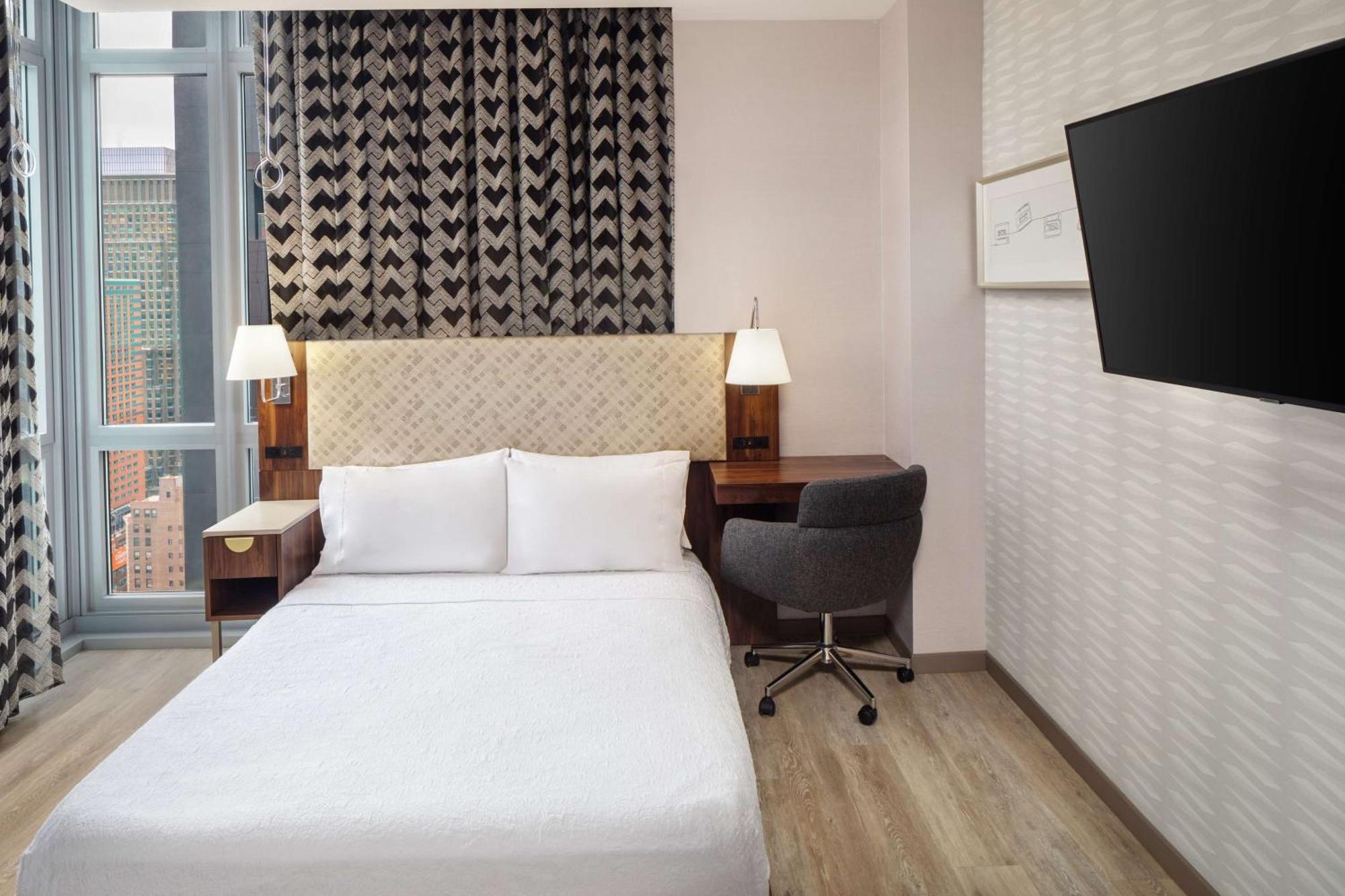 Home2 Suites By Hilton New York Times Square Экстерьер фото