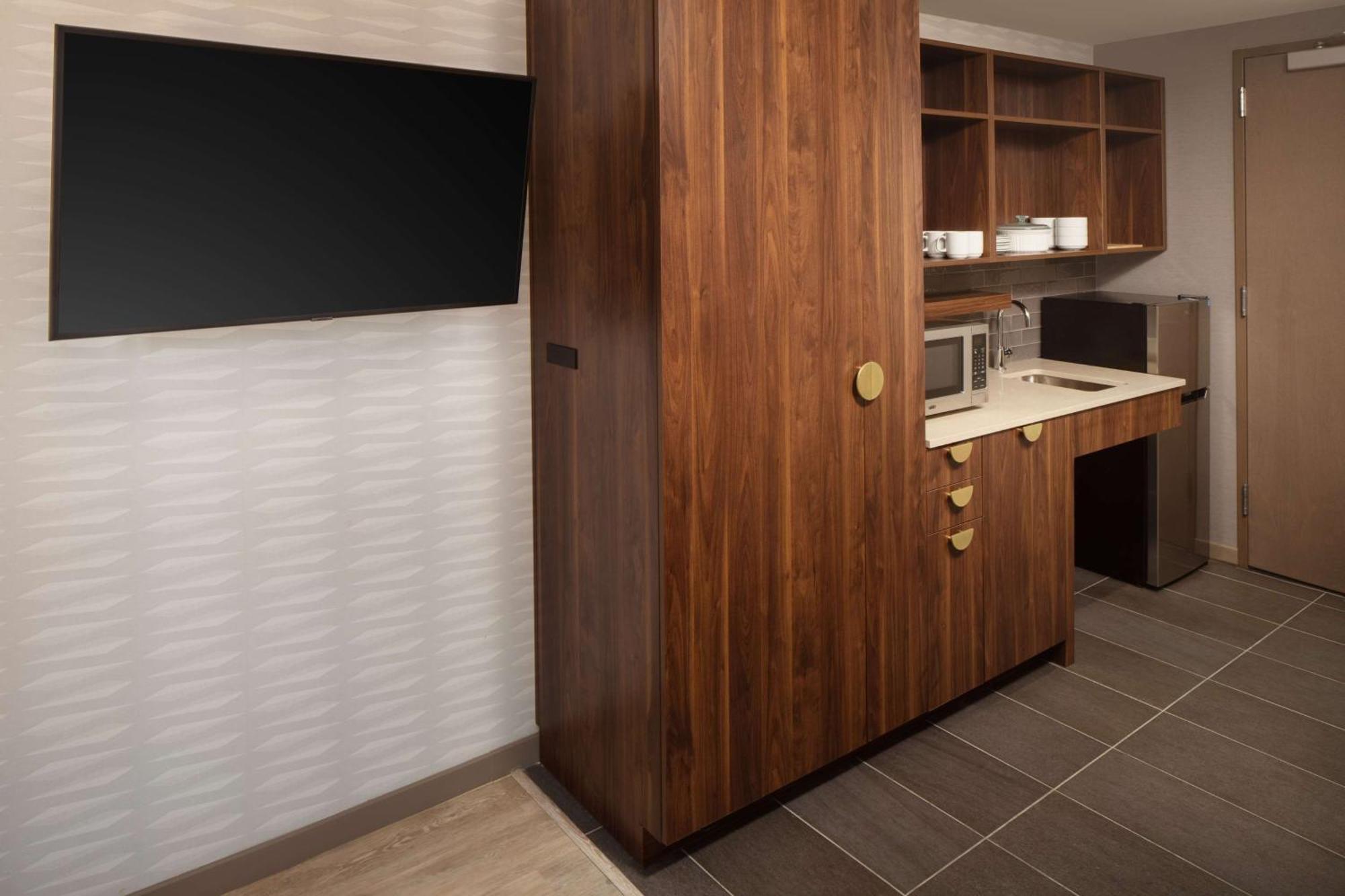 Home2 Suites By Hilton New York Times Square Экстерьер фото