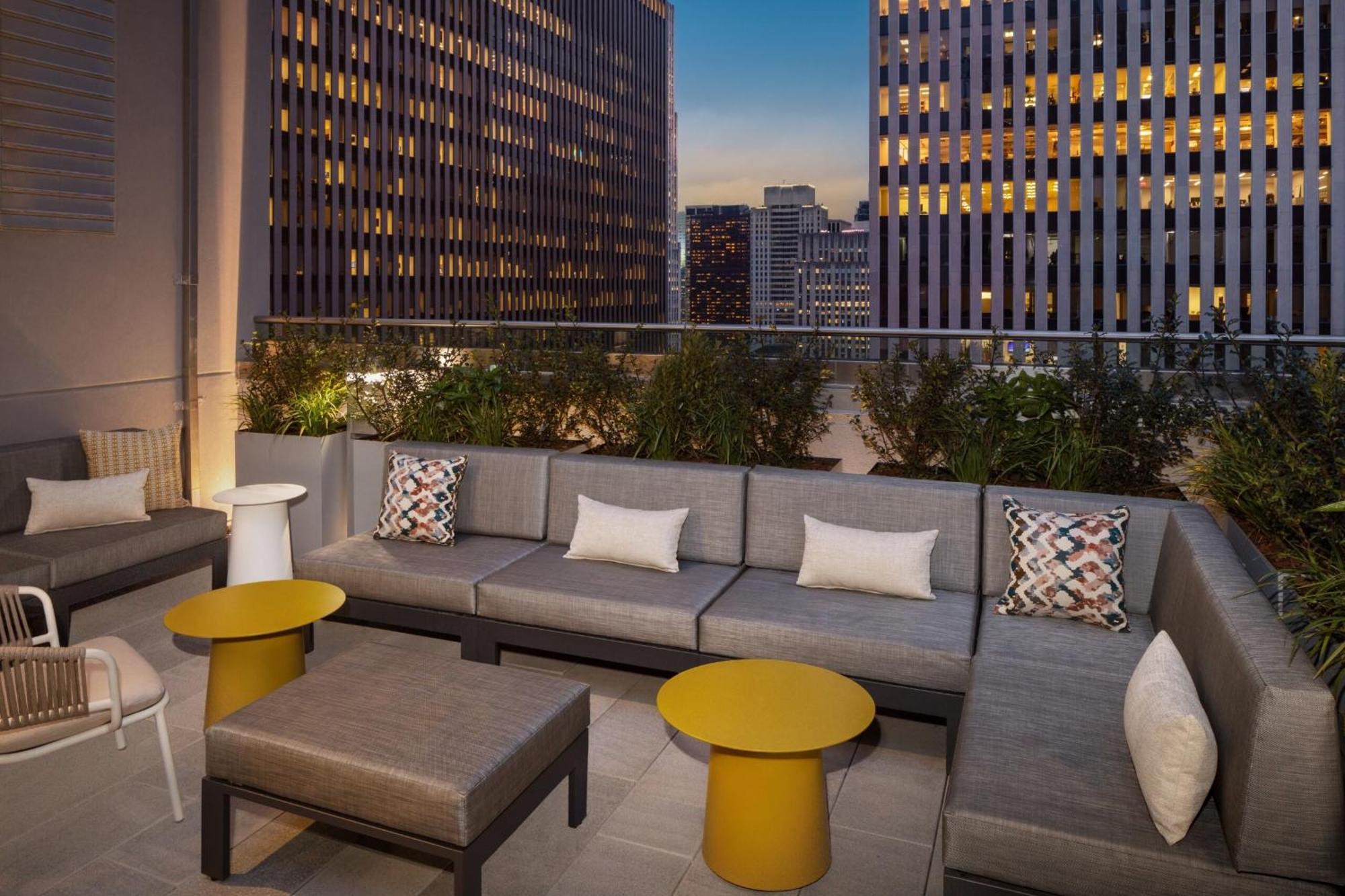 Home2 Suites By Hilton New York Times Square Экстерьер фото